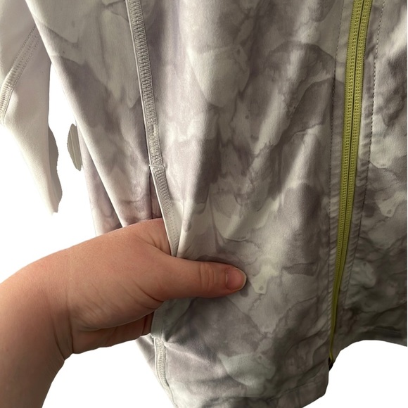 Fitted run jacket - Picture 5 of 7